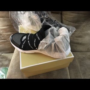 michael kors sully trainer